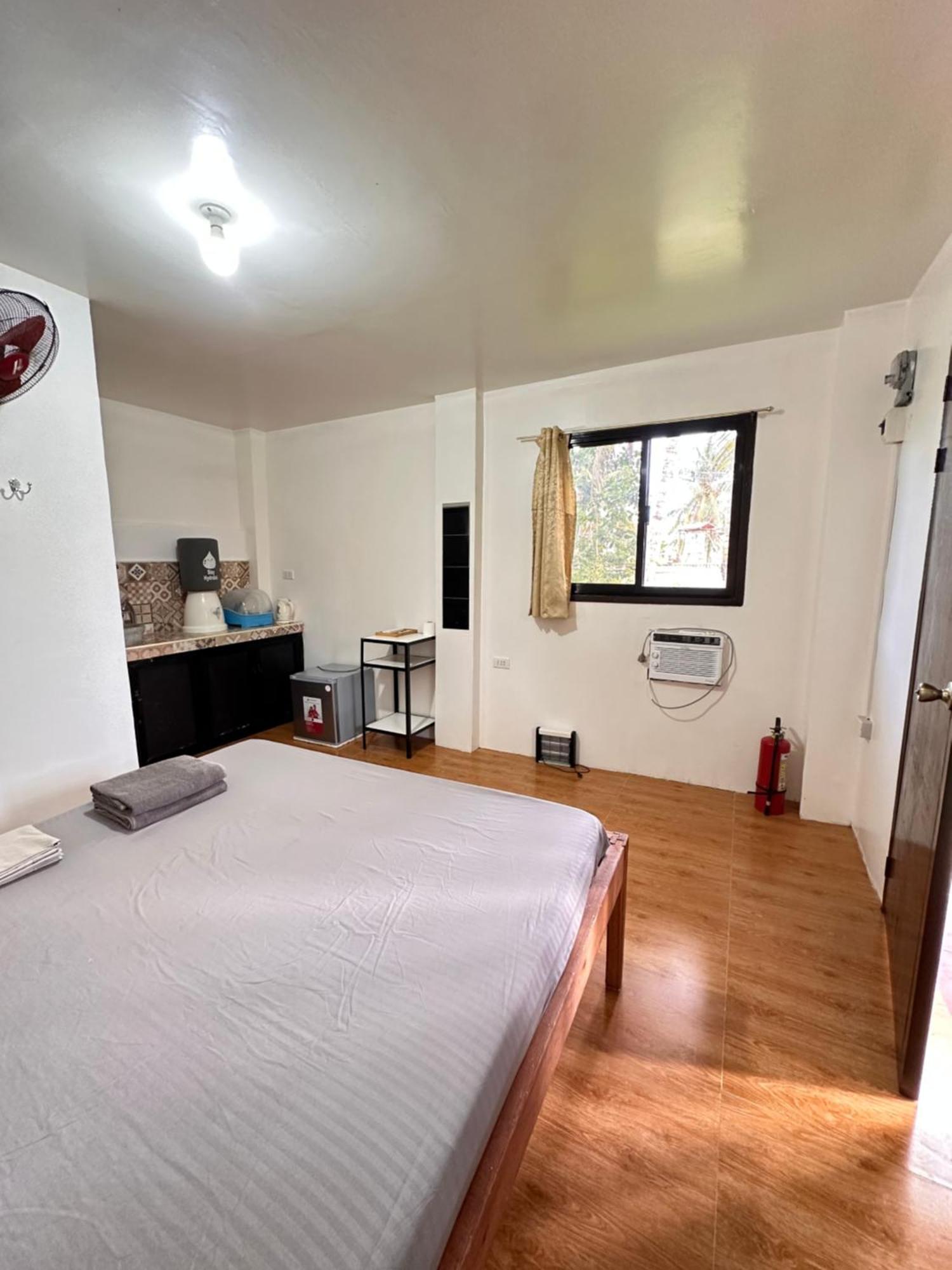 Cris & Mar Homestay Burgos  Екстериор снимка