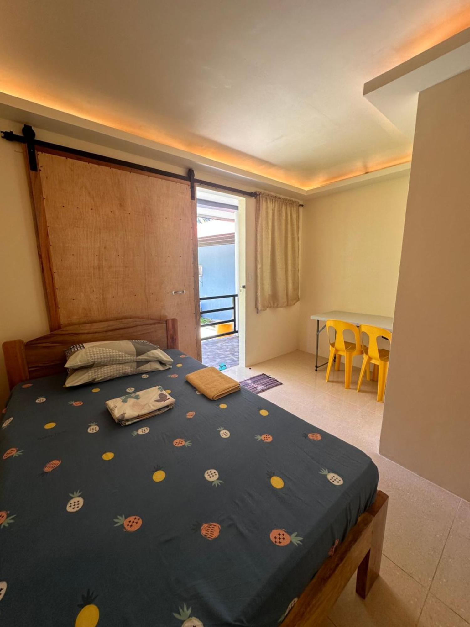 Cris & Mar Homestay Burgos  Екстериор снимка